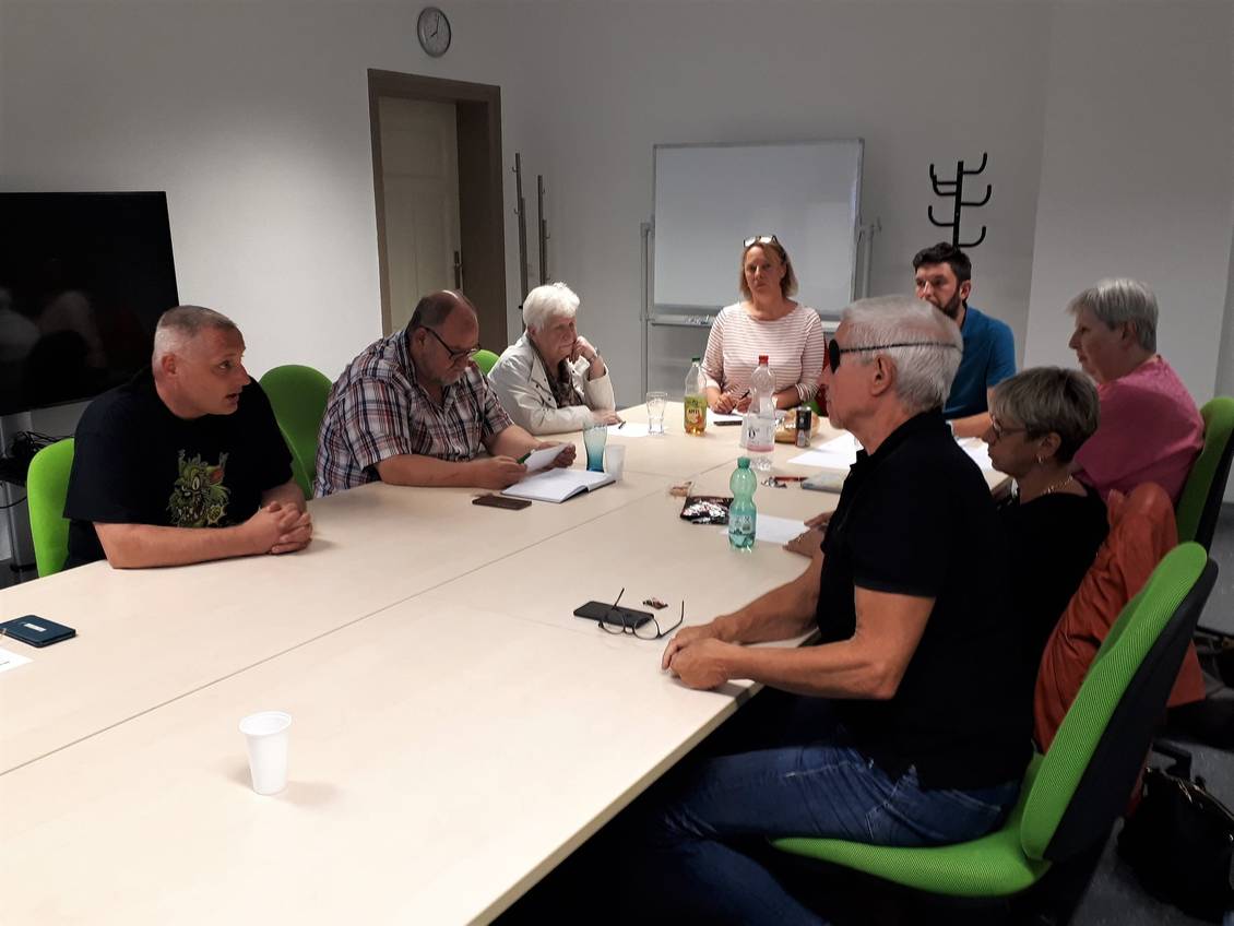 Das Foto zeigt eine Gruppe von Personen.